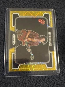 2025 PRIZM ROLLING STONES #83 KEITH RICHARDS /10 GOLD VINYL PRIZM - Bild 1 von 4
