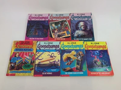 Lot of 7 Mixed Vintge 90s Goosebumps Books R.L. Stine Paperback - Image 1 of 4