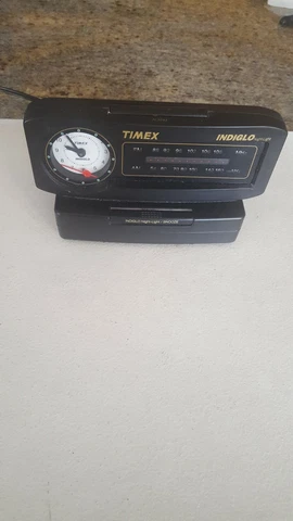 Vintage Timex Indigo FM/AM Alarm Clock Radio TX282B - Radio works Cover