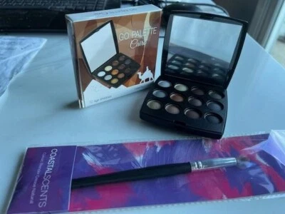 COASTAL SCENTS Go Palette CAIRO 12 Eye shadows MATTE & SHIMMERY w/Blender Brush - Image 1 of 4