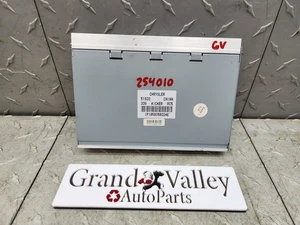 Amplificador de radio Chrysler 300 SRT8 2010 Kicker usado OEM 05035022AE  - Imagen 1 de 4