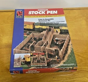 Life Like Trains Modular Stock Pen HO Scale Model Kit #1378 COMPLETE - Picture 1 of 4