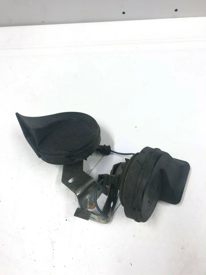 2001-2004 Mazda Tribute Sound Signal Pair High Tone+Low Tone CH2035-73345   #A83 - Image 1 of 3