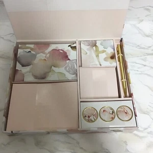 Fringe Studio Floral Box Note Card Blank Stationary Set with gold pen - Picture 1 of 8