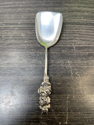 Reed & Barton Silverplate Rose Leaf Pattern Sugar Shovel / Nut Spoon 5-1/4” - Изображение 1 из 4