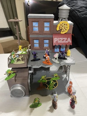 TMNT Guarida Tortuga Nano Escena Deluxe Completo Con 18 Figuras Foto 1 de 4