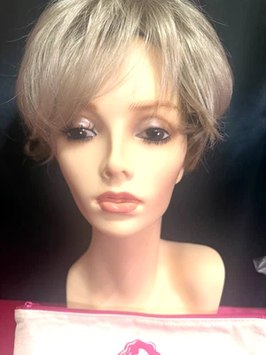 Pelucas Godiva's Secret "Peluca Cristi" Taupe Esmerilado Foto 1 de 4