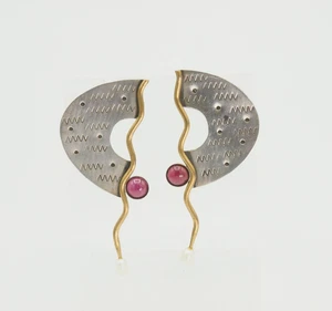 Pendientes modernos asimétricos de colección Deborah Close plata esterlina latón granate perla - Imagen 1 de 6