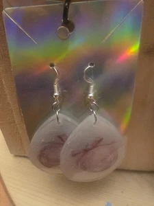 Pink Christmas Ball Stainless Steel & Resin Ladies Holiday Hook Earrings - Bild 1 von 1