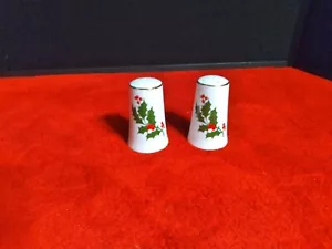 VINTAGE 3" HOLLY with BERRIES CHRISTMAS SALT PEPPER SHAKERS - Picture 1 of 8