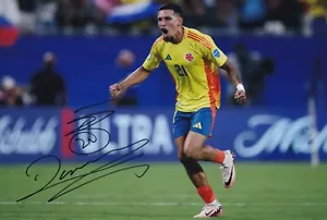 Football -Daniel Munoz - Hand Signed 12x8 Inch Photograph - Colombia - COA - Picture 1 of 1
