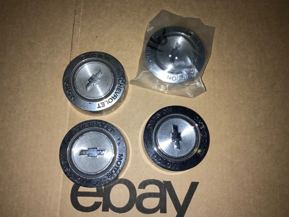 Tapacubos centrales de freno de disco Chevrolet Corvette Camaro Chevelle 1967 4 NOS 3908762 Foto 1 de 4
