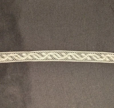 Dentelle ancienne, petit entre deux blanc, 10,8 m x 1 cm, Grande Longueur  - Photo 1/3