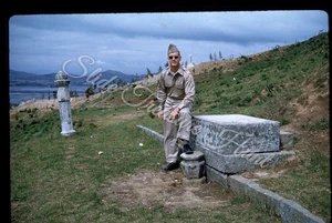 Korea Military Man Grave 35mm Slide 1950s Kodachrome - Picture 1 of 3