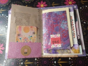 Skurriler Glaube Junk Journal künstlerisch bunt magisch launisch Upcycling Mischtechnik  - Bild 1 von 13