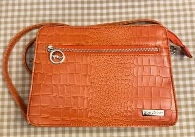 Cartera naranja de piel de serpiente Pouchee Foto 1 de 4