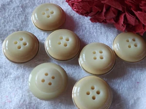 Lot 7 boutons vintage beige bord doré trous bombé 1,8 cm ref 290 - Picture 1 of 2