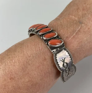 Vintage Silber Koralle Armreif Armband signiert Buchstabe S 25g 11 ovale Steine rot-orange - Bild 1 von 11