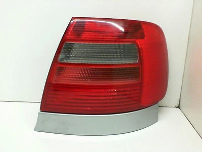 Feu arrière droit occasion AUDI A4 I Phase 2 - 1.9 TDI 90ch - - Photo 1/3