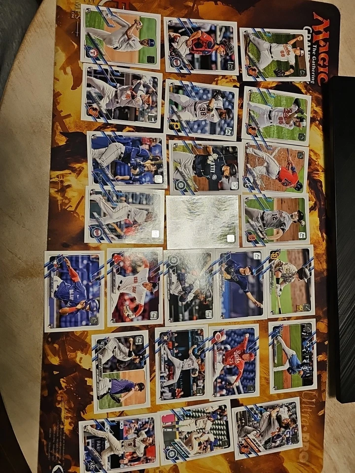 Lote de tarjetas de novato de béisbol Topps Update Series 2021 - 20 tarjetas más 4 tarjetas insertadas Foto 1 de 4