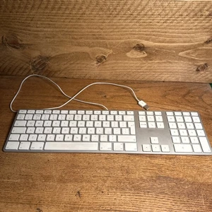 Teclado de aluminio con cable Apple A1243 - blanco - Imagen 1 de 4