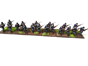 A61 FRANCO PRUSSIAN WAR - FRENCH INFANTRY MODELS X 18 28MM WELL PAINTED METAL - Picture 1 of 9