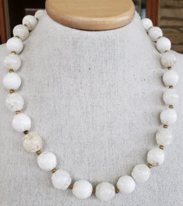 Collana Cappellino Fiore Vintage Bianco Gesso & Crackle Perline Plastica 23" Fibbia Scatola Grossa - Foto 1 di 7