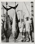 Lana Turner & Bob Topping pose with a BIG fish ~ ORIGINAL 1949 press photo