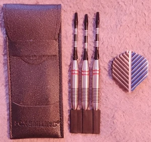 JUEGO DE DARDOS EN CARTERA DE CUERO ------- NUEVO. - Imagen 1 de 1