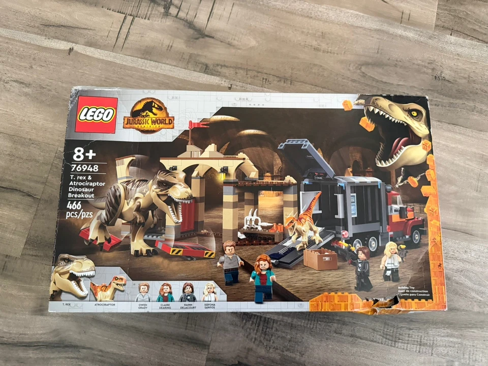 LEGO Jurassic World: T. rex & Atrociraptor Dinosaur Breakout (76948) Caja dañada Foto 1 de 2