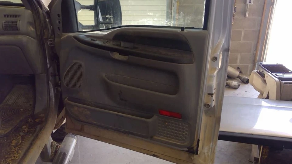 F250SD    2005 Front Door Trim Panel 610697 Foto 1 de 1