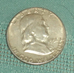 1951 FRANKLIN SILVER HALF DOLLAR 90% SILVER - Picture 1 of 4