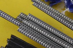 25 Streifen Gitarre Purfling Bindung Holz Inlay Gitarrenbindung Inlay 580x6x1mm #76s - Bild 1 von 4