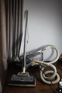 Vintage Metal TriStar Vacuum cleaner / Hoover - Working - Movie prop - complete - Picture 1 of 8