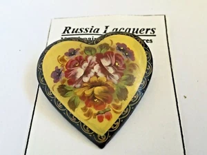 Broche de laca con forma de corazón pintado a mano ruso firmado - Imagen 1 de 2