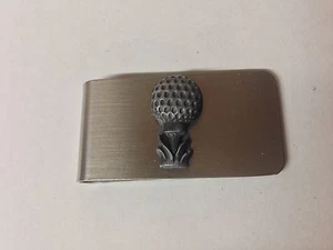 Pelota de golf en camiseta efecto peltre emblema deportivo en un impresionante clip para dinero - Imagen 1 de 1