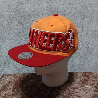 Sombrero Mitchell And Ness Colección Vintage Snapback Tampa Bay Buccaneers Spellout Foto 1 de 4