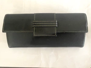 Cartera Ann Taylor Loft, sobre de cuero negra - Imagen 1 de 5