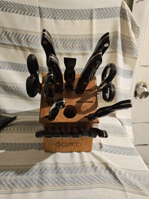 Juego de cuchillos Cutco mango marrón 16 piezas con bloque de madera de 18 ranuras y 2 súper tijeras Cutco Foto 1 de 4