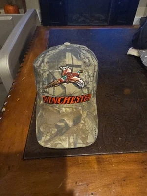 Gorra de pelota de caza Realtree camuflaje ajustable con parche Winchester y faisán Foto 1 de 4