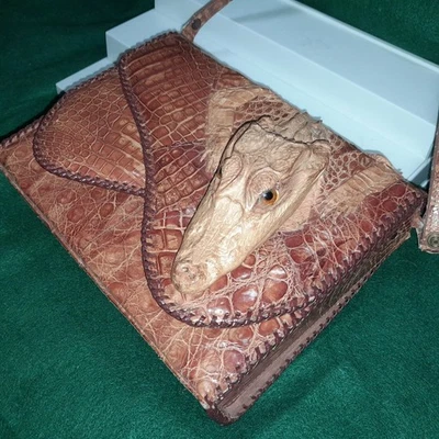 Cartera taxidermia cuerpo completo caimán bebé años 50-60 de colección (correa necesita reparación) Foto 1 de 4