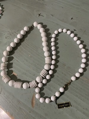 2 COLLANE DONNA BIANCO PERLE LUCITE GENUINE 100% Necklace NEW - Immagine 1 di 4