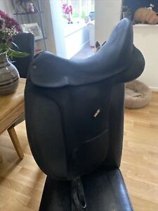 17 Inch Black Wintec Isabell Werth Cair Dressage Saddle Changeable Gullet