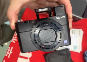 Sony Cyber-Shot DSC-RX100V RX100M5 Compact Digital Camera Flip Screen -95% New - Picture 1 of 6