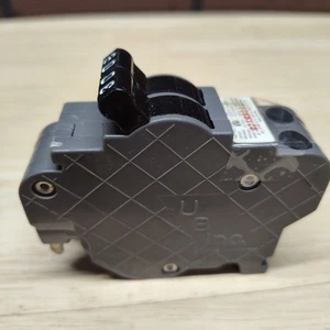 Interruptor tipo Hacr de 2 polos UB Inc 30 Amp - Imagen 1 de 11
