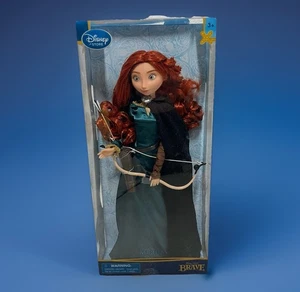 Nuevo En Caja Disney Store Princesa Pixar Brave Muñeca Mérida con Arco y Flecha - Imagen 1 de 10