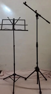 CAVALLETTO ASTA MICROFONO A GIRAFFA LEGGIO MUSICALE SPARTITI REGOLABILI LOTTO - Foto 1 di 24
