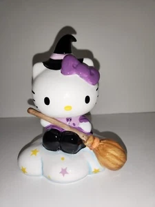 BLUE SKY CLAYWORKS HELLO KITTY HALLOWEEN BRUJA DISFRAZ ESCOBA 2024 (NUEVO) - Imagen 1 de 8