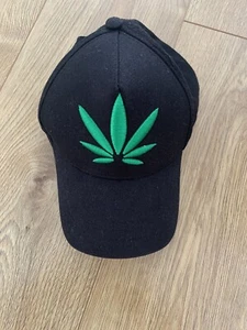REDUCED !! BNWOT BLACK CAP - ONE SIZE - Bild 1 von 4