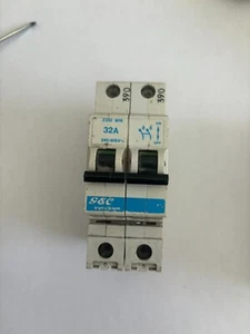 INTERRUPTOR DE CIRCUITO MCB DOBLE POLO GEC VYNCKIER 32A 32 AMP Z232 M16 - Imagen 1 de 1